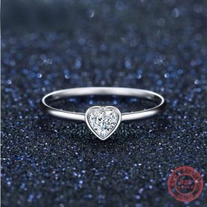 Exquisite 925 Sterling Silver Radiant Heart Zirconia Ring