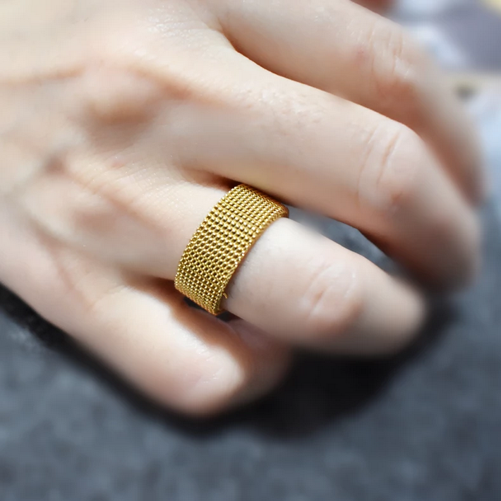 Men’s 10mm 316L Stainless Steel Modern Mesh Ring - Image 4