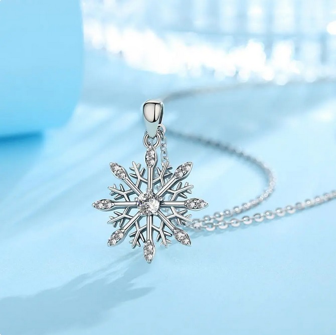Exquisite 925 Sterling Silver Blue/White Crystal Snowflake Pendant Necklace - Image 2
