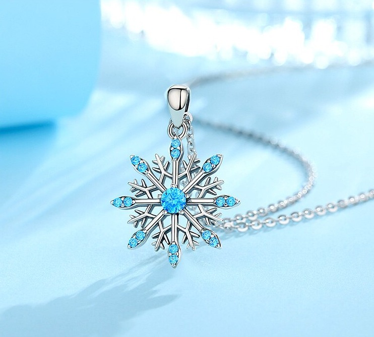 Exquisite 925 Sterling Silver Blue/White Crystal Snowflake Pendant Necklace