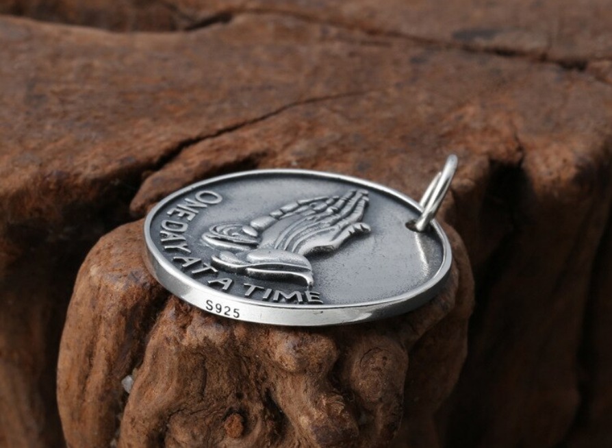 Genuine Vintage S925 Sterling Silver Personality Serenity Prayer Hand Pendant - Image 3