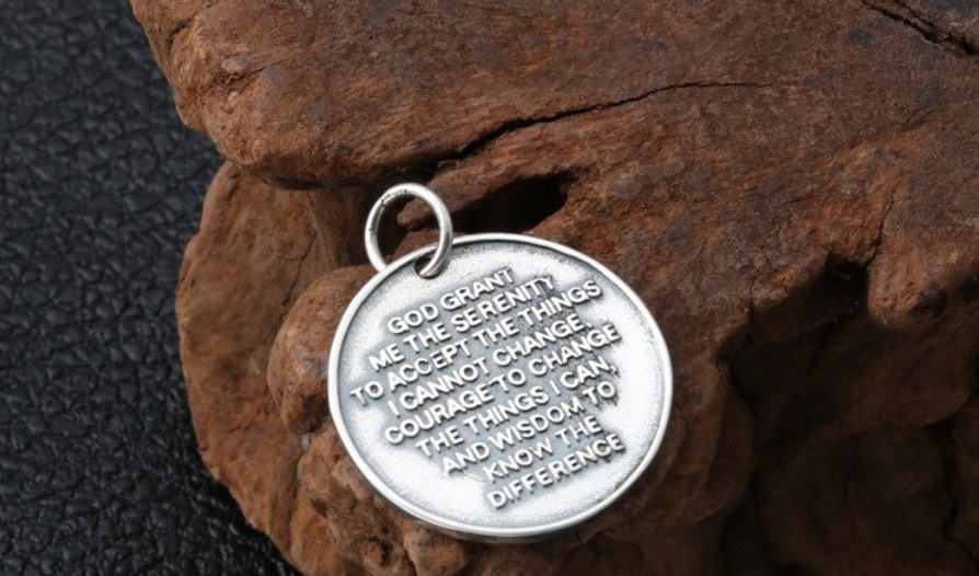 Genuine Vintage S925 Sterling Silver Personality Serenity Prayer Hand Pendant - Image 2