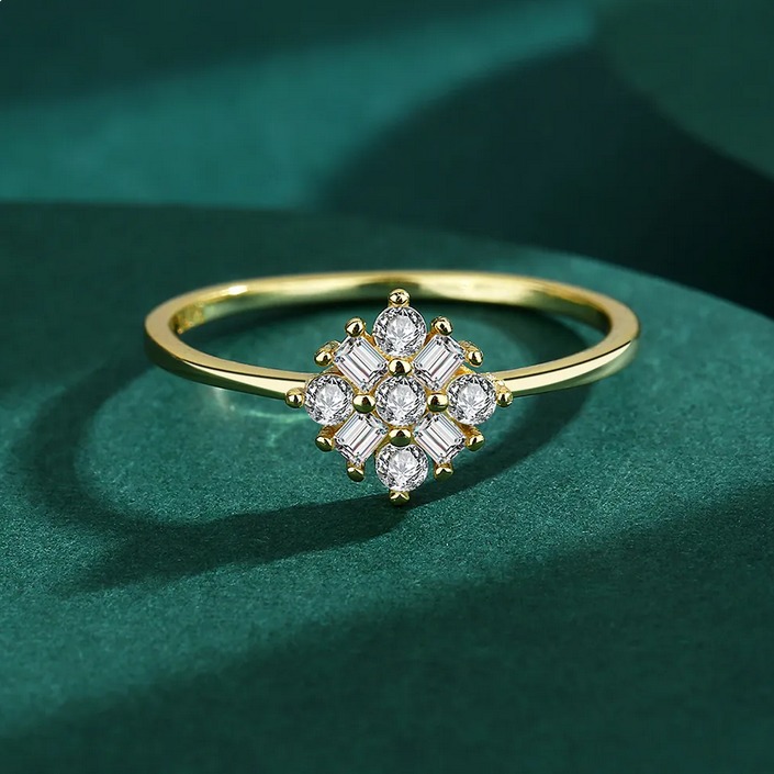 Luxurious 18K 925 Sterling Silver Dazzling Crystal Flower Ring