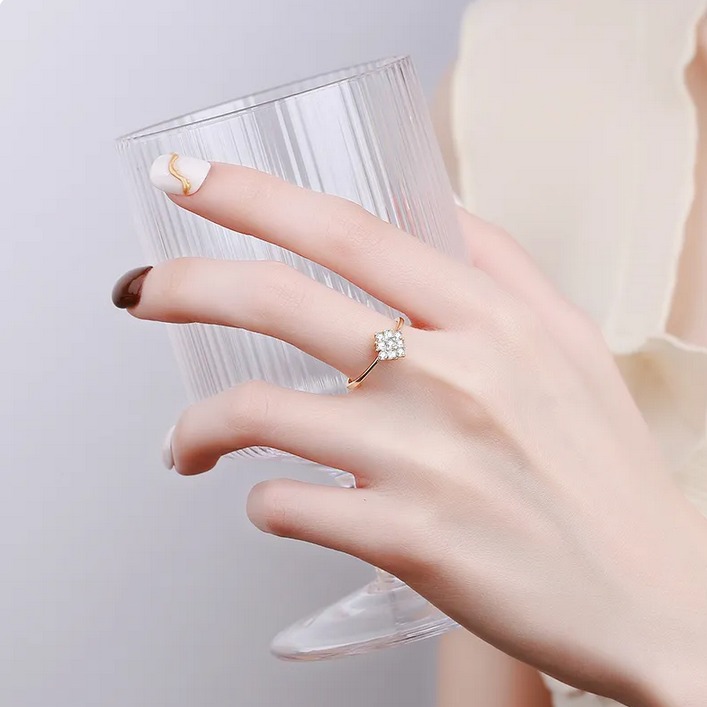 Luxurious 18K 925 Sterling Silver Dazzling Crystal Flower Ring - Image 2