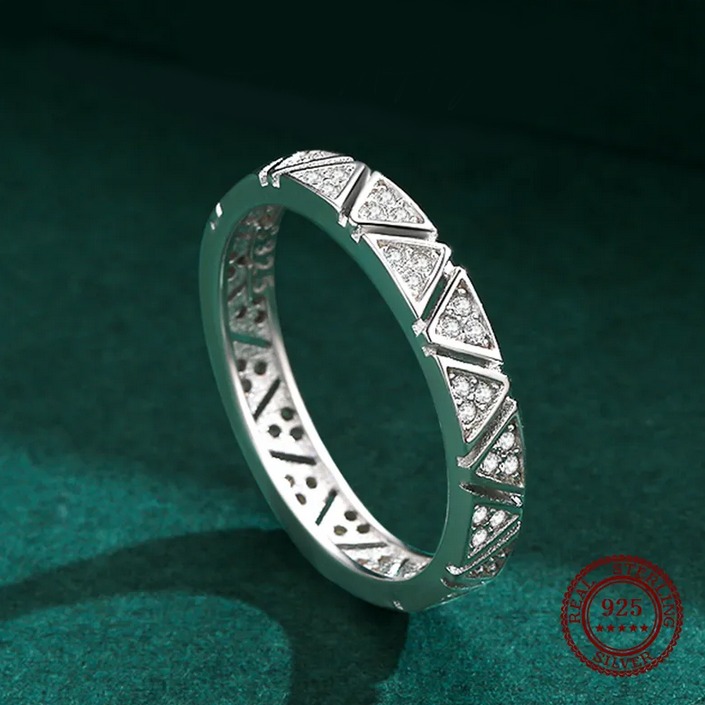 Exquisite 925 Sterling Silver Dazzling Zirconia Triangle Stud Ring