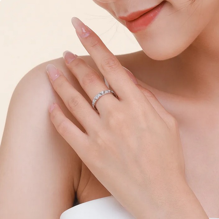 Exquisite 925 Sterling Silver Dazzling Zirconia Triangle Stud Ring - Image 2