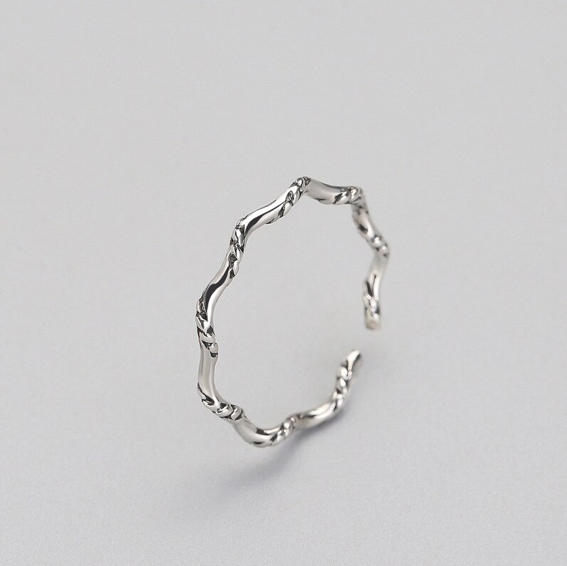 Vintage 925 Sterling Silver Fine Wave Pattern Adjustable Ring (Size 3-5)