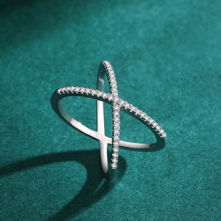 Luxury 925 Sterling Silver Dazzling Zirconia Crossover Ring