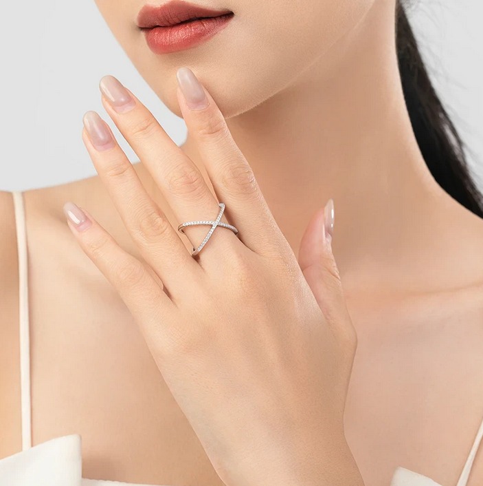Luxury 925 Sterling Silver Dazzling Zirconia Crossover Ring - Image 2