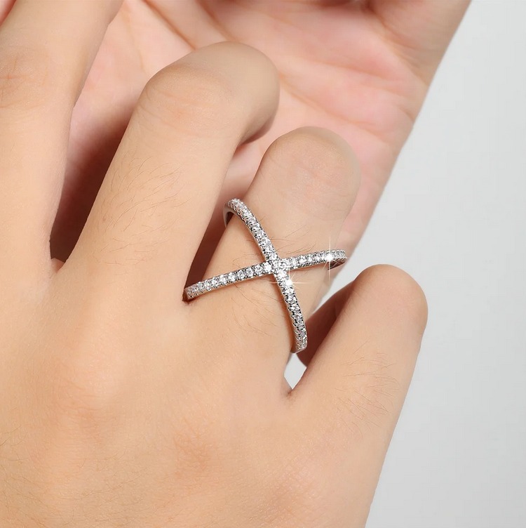 Exquisite Silver Plated X Crossover Sparkling Zirconia Ring - Image 4