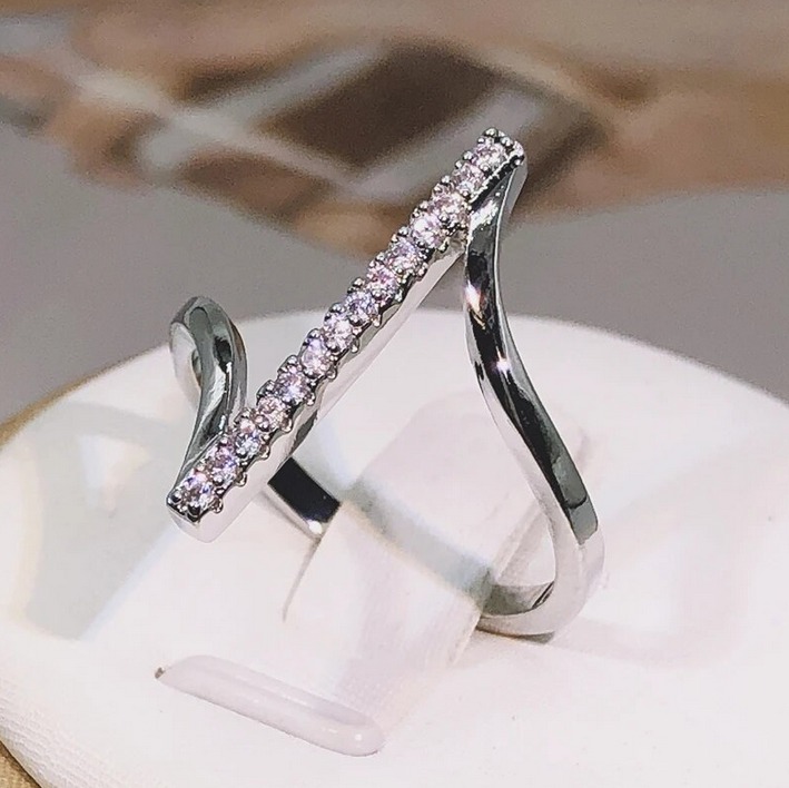 Elegant Sterling Silver Plated Geometric Line Pointer Ring