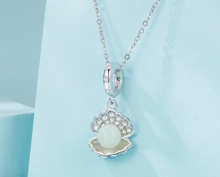 Exquisite 925 Sterling Silver Glow In The Dark Ocean Charm Zircon Shell Pendant