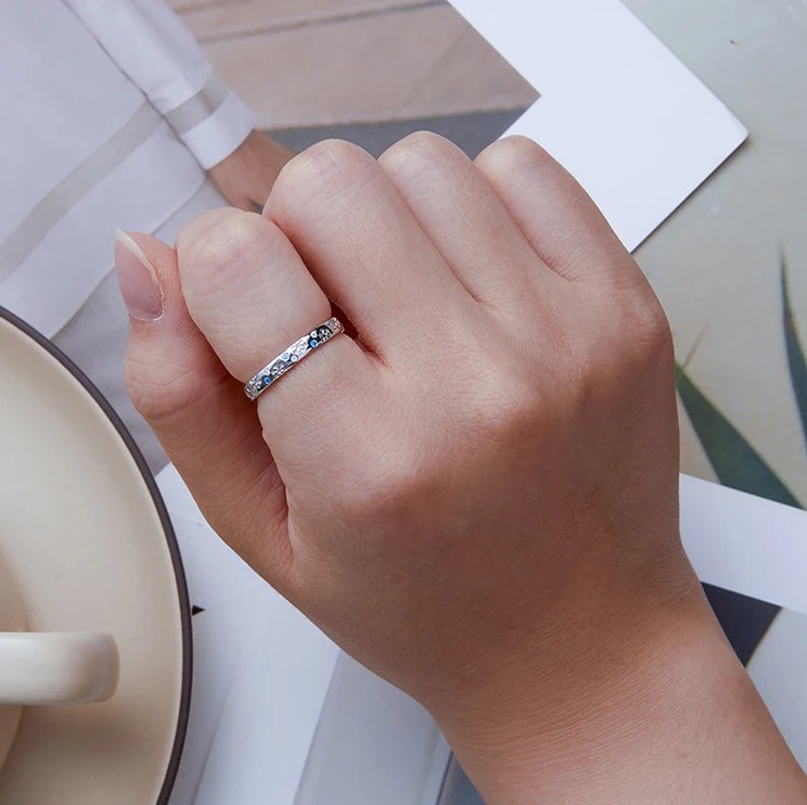 Platinum 925 Sterling Silver Elegant Blue & White Snowflakes Ring - Image 2