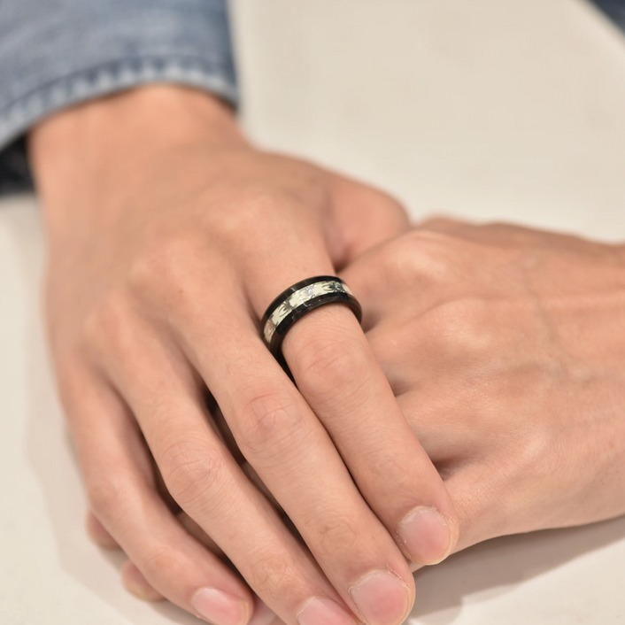 Men's Creative Spider Motif Glow in the Dark 8MM Tungsten Carbide Ring - Image 3