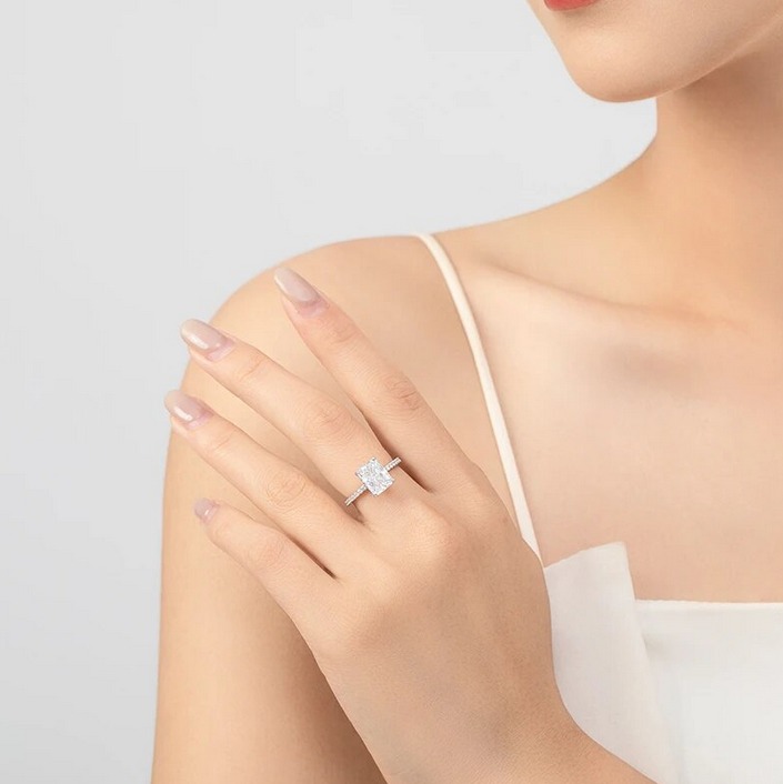 Exquisite 925 Sterling Silver 3.5CT Radiant Cut A5 Crystal Zirconia Ring - Image 4