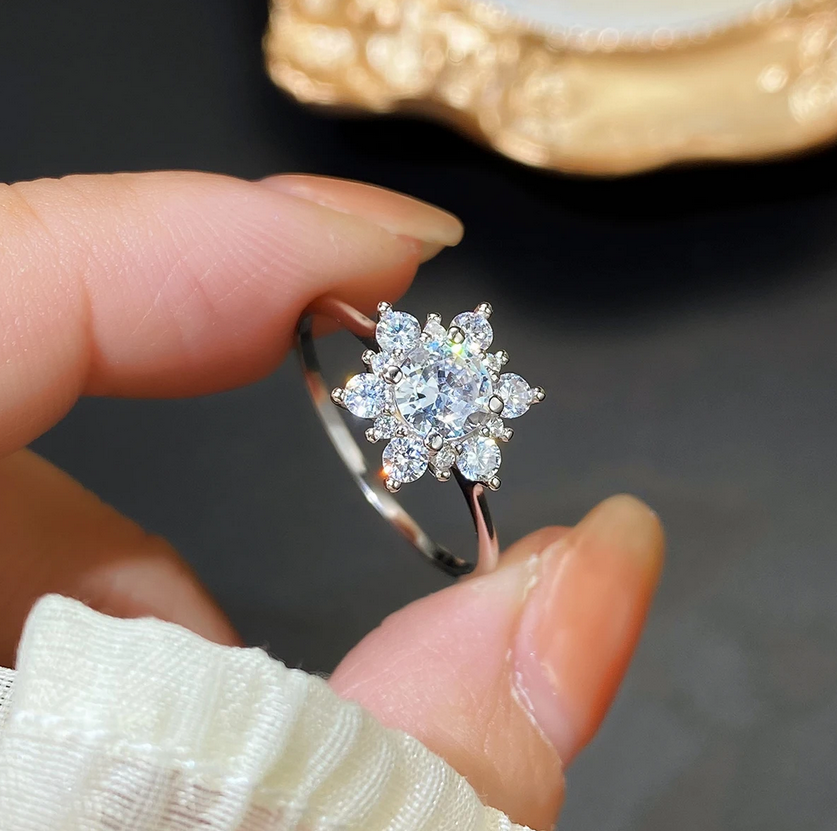 Exquisite 18K 925 Sterling Silver Zircon Snowflakes Luxury Ring - Image 5