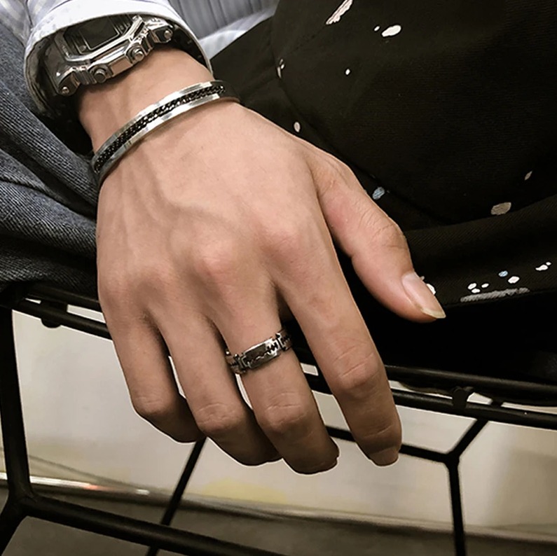 Quality 316L Stainless Steel Vintage Korean Style Polished Razor Blade Ring - Image 3