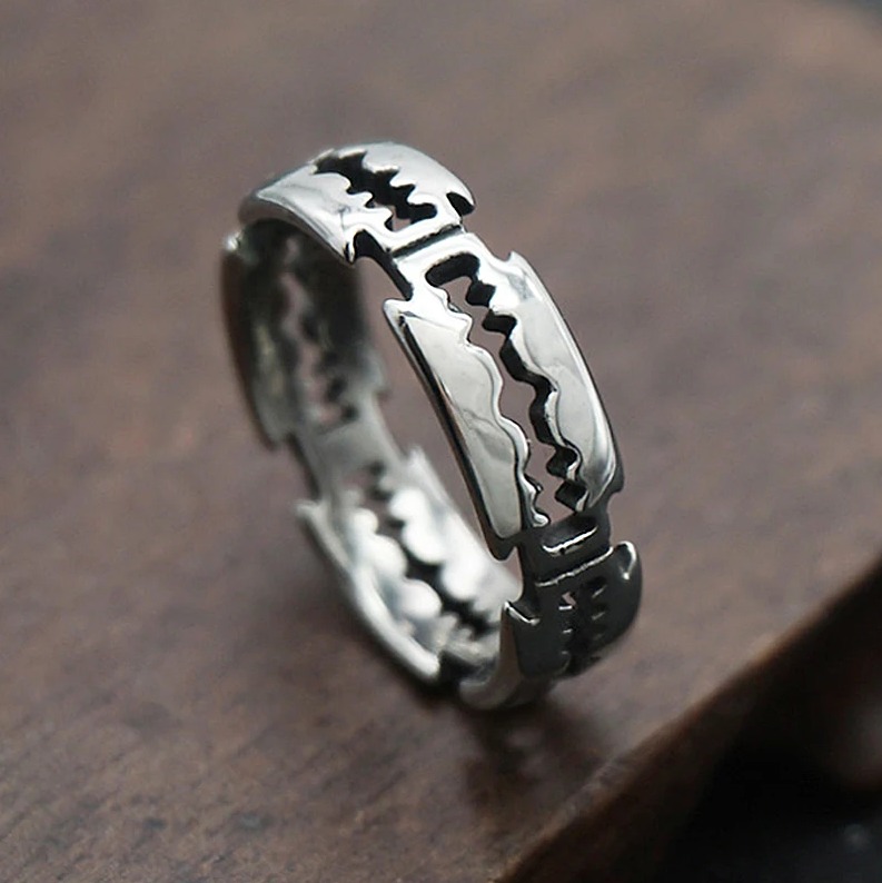 Quality 316L Stainless Steel Vintage Korean Style Polished Razor Blade Ring - Image 2