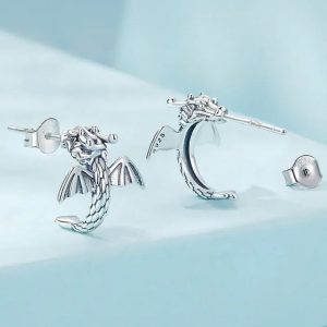 Exquisite 925 Sterling Silver Retro Flying Dragon Stud Earrings